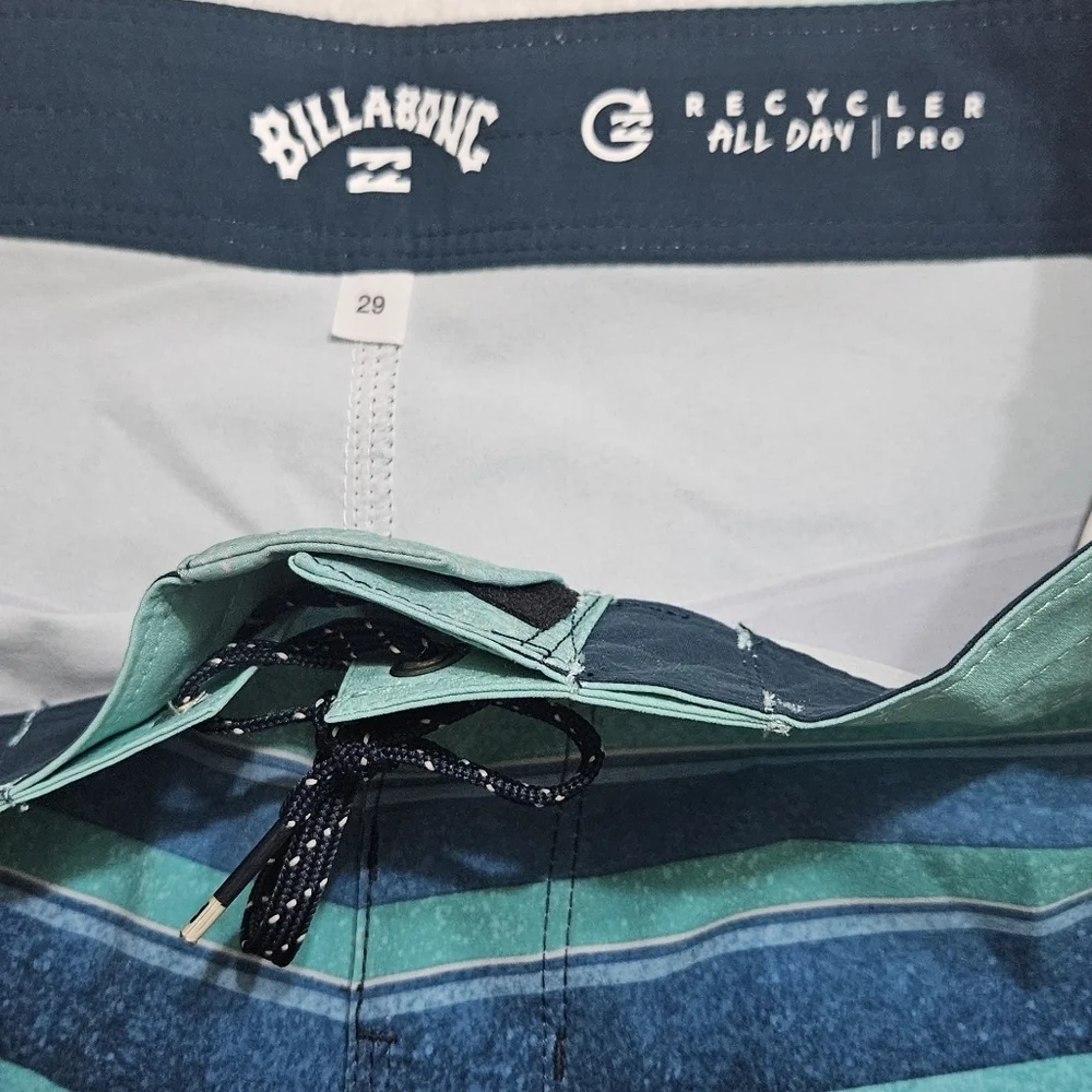 Billabong Size 29 Blue Striped Pro Stretch Performance Board Shorts NWT Pocket